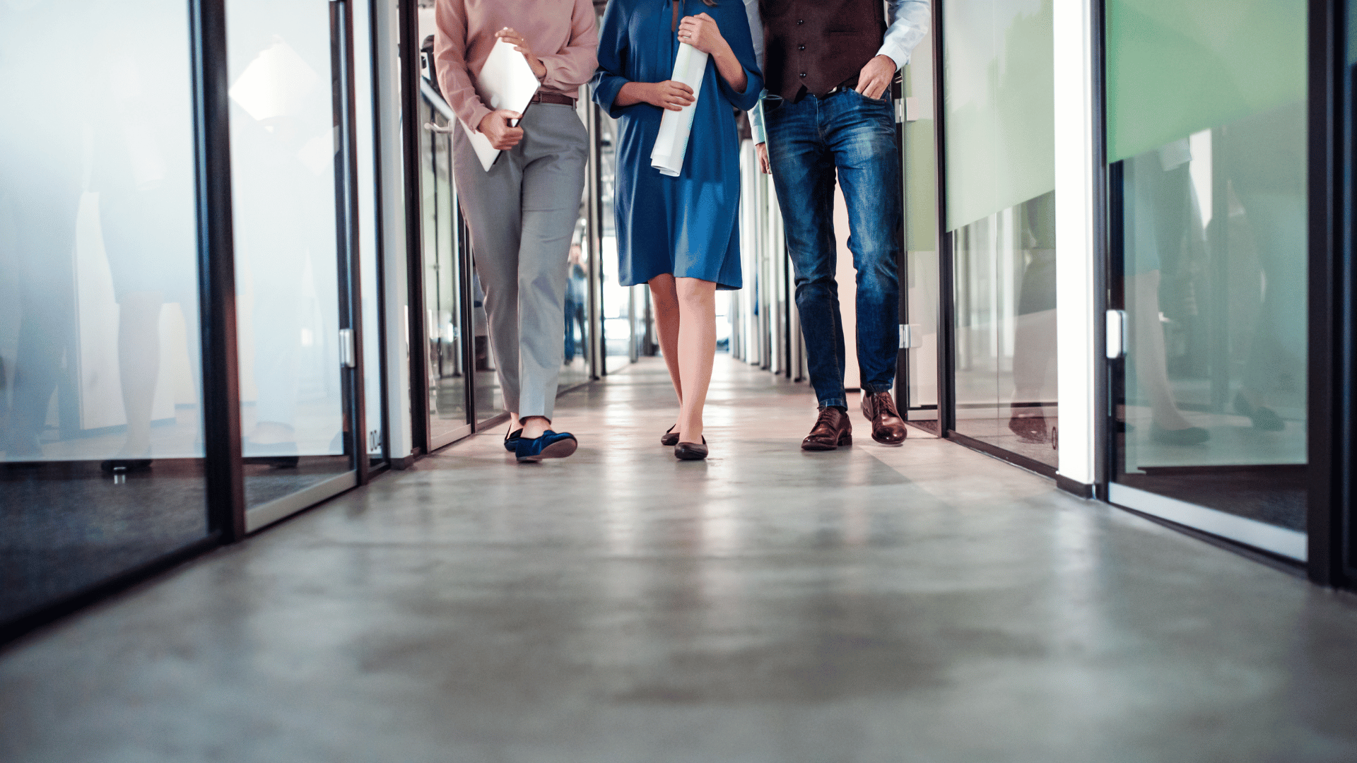 learn effective strategies and key qualities to describe a leader clearly and persuasively, enhancing your leadership communication skills.